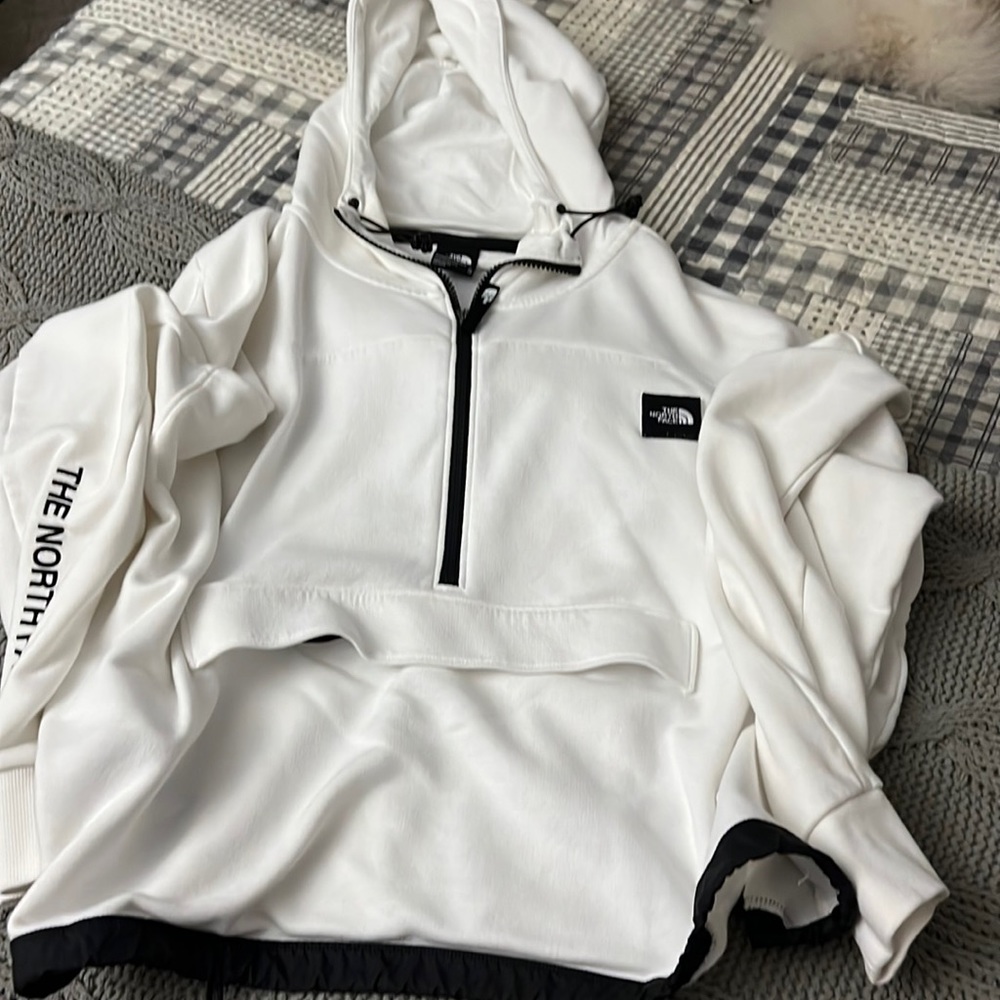 The North Face Crop Hoodie. XL. Excellent Condition.